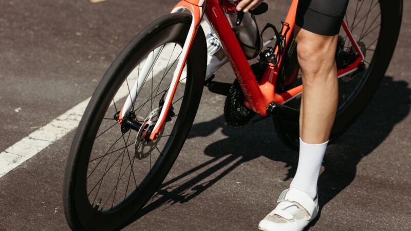 Skarpety rowerowe – jak wybrać model dopasowany do stylu jazdy i pogody?