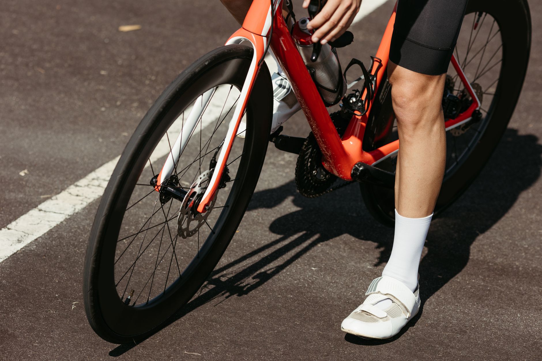 Skarpety rowerowe – jak wybrać model dopasowany do stylu jazdy i pogody?